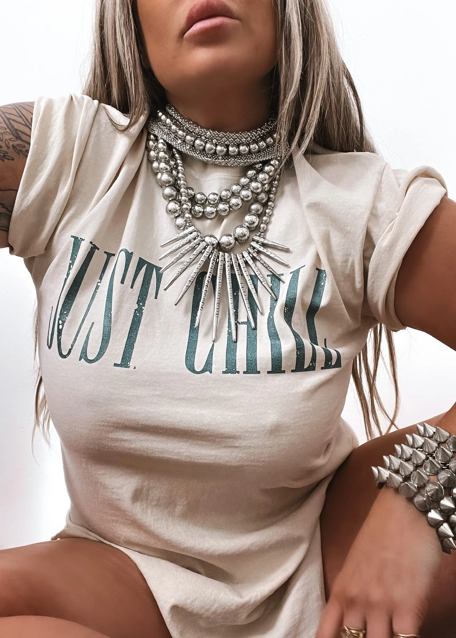 90's JUST CHILL SIDE SLIT TEE