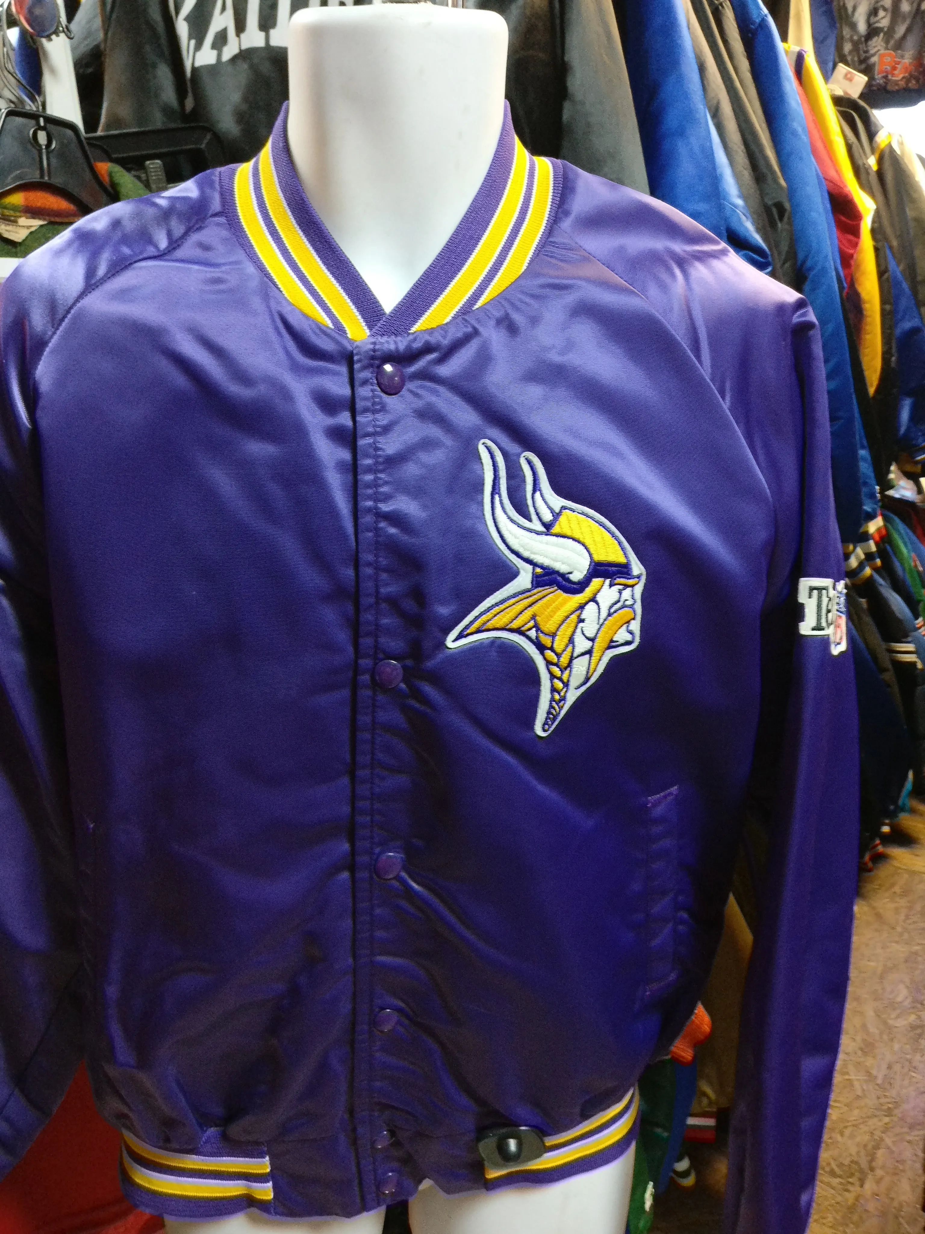 Vtg 80s MINNESOTA VIKINGS NFL Back Patch Chalk Line Nylon Jacket L